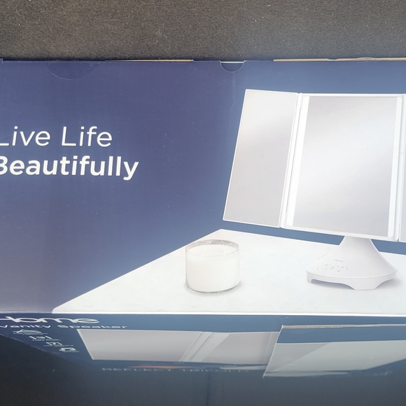 IHome Beauty Reflect Trifold Vanity Mirror With Bluetooth and Lights (ICVBT40W) - Picture 5 of 7